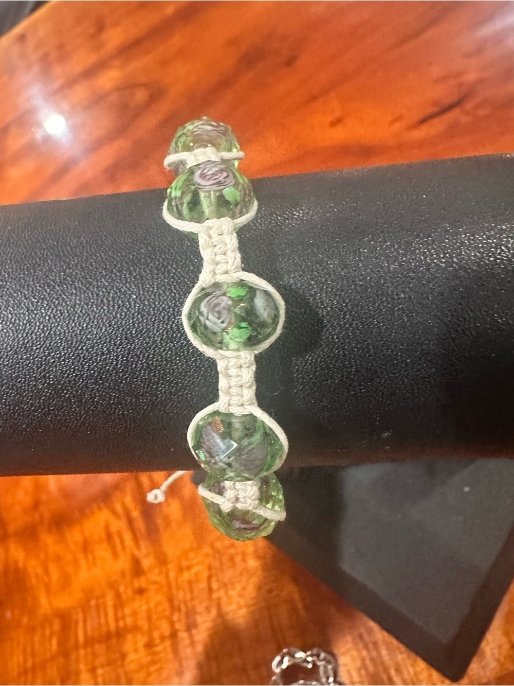 Boho Handmade Macrame Bead Bracelet – Green & Cream Floral 🌿✨